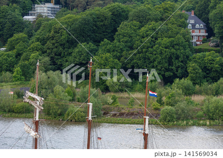 hamburg city and the elbe river hamburg city and the elbe river 141569034