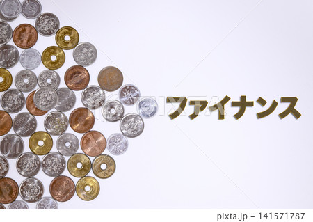 ファイナンスのテキストと日本円の硬貨 141571787