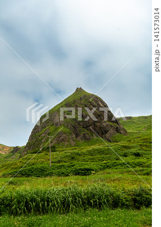 桃岩展望台から望む礼文島の象徴・桃岩の風景 桃岩展望台から望む礼文島の象徴・桃岩の風景 141573014
