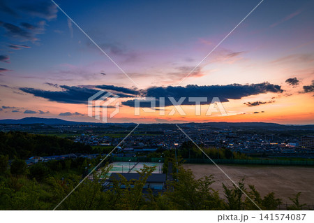 京都府木津川市城山台城跡 超広角レンズ マジックアワー変わっていく夕焼け空➅ 京都府木津川市城山台城跡 超広角レンズ マジックアワー変わっていく夕焼け空➅ 141574087