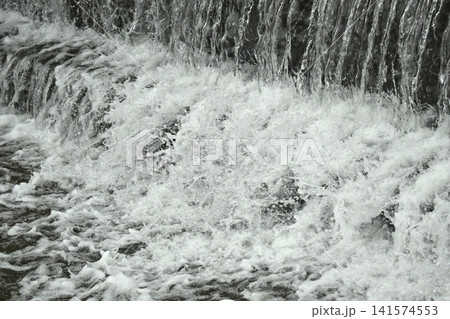 河川の氾濫・増水 溢水 越水 A river overflows 河川の氾濫・増水 溢水 越水 A river overflows 141574553