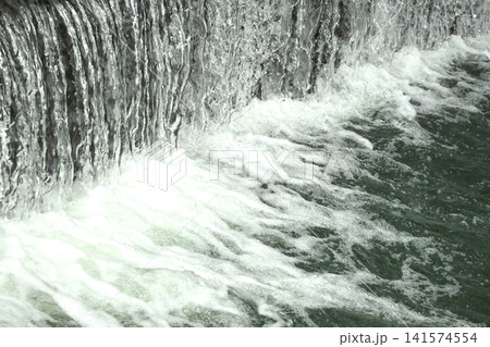 河川の氾濫・増水 溢水 越水 A river overflows 河川の氾濫・増水 溢水 越水 A river overflows 141574554