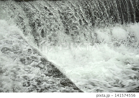 河川の氾濫・増水 溢水 越水 A river overflows 河川の氾濫・増水 溢水 越水 A river overflows 141574556