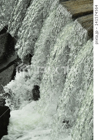 河川の氾濫・増水 溢水 越水 A river overflows 河川の氾濫・増水 溢水 越水 A river overflows 141574564