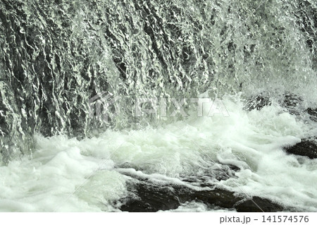 河川の氾濫・増水 溢水 越水 A river overflows 河川の氾濫・増水 溢水 越水 A river overflows 141574576