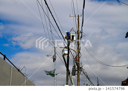 電線電柱工事風景 電線電柱工事風景 141574796