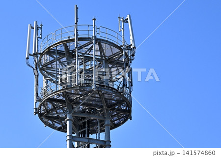通信イメージ プラチナバンド (電波塔:基地局) 通信イメージ プラチナバンド (電波塔:基地局) 141574860
