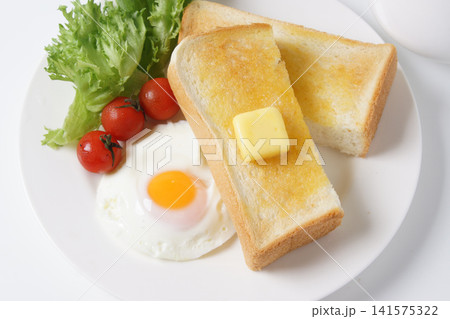 バタートースト朝食 141575322