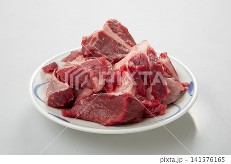 お皿に盛った牛すじ肉 国産 お皿に盛った牛すじ肉 国産 141576165