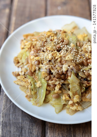 レタスたっぷり雑穀米の納豆チャーハン 余ったレタスのアレンジご飯 レタスたっぷり雑穀米の納豆チャーハン 余ったレタスのアレンジご飯 141577828