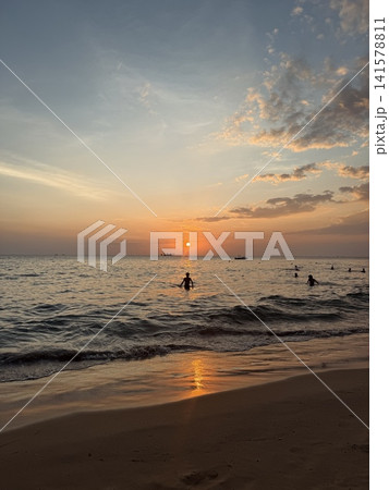 フーコック島の夕焼けと海 ベトナム絶景リゾート風景 フーコック島の夕焼けと海 ベトナム絶景リゾート風景 141578811