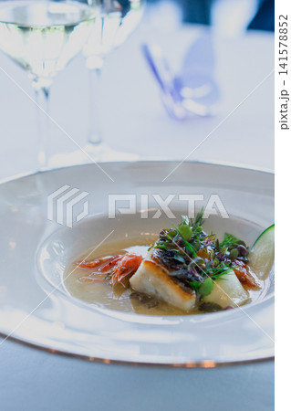 コース料理の白身魚	 141578852