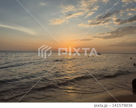 フーコック島の夕焼けと海 ベトナム絶景リゾート風景 フーコック島の夕焼けと海 ベトナム絶景リゾート風景 141579036