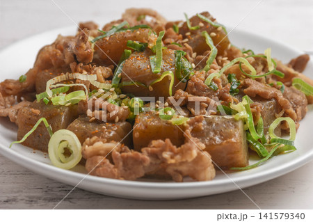 豚肉とコンニャクの炒め物 豚肉とコンニャクの炒め物 141579340