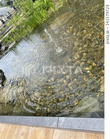 水路に流れる水 水路に流れる水 141579729