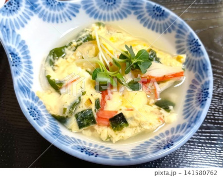 家庭の手作りの茶碗蒸し(電子レンジ調理) 家庭の手作りの茶碗蒸し(電子レンジ調理) 141580762
