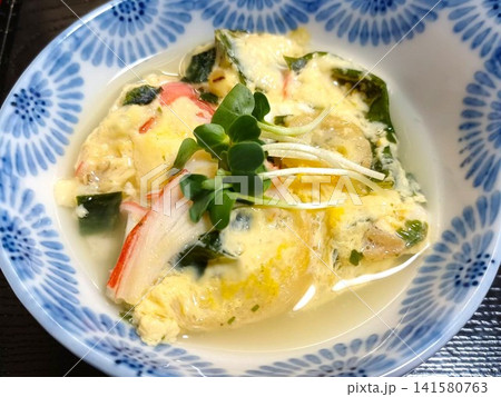 家庭の手作りの茶碗蒸し(電子レンジ調理) 家庭の手作りの茶碗蒸し(電子レンジ調理) 141580763
