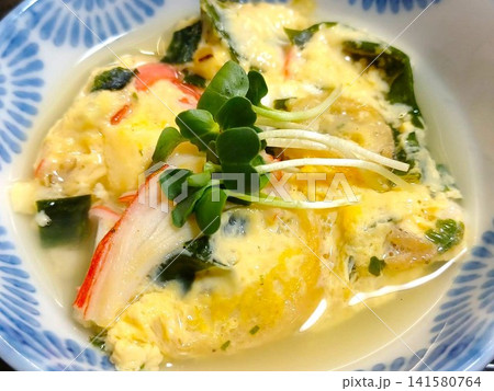家庭の手作りの茶碗蒸し(電子レンジ調理) 家庭の手作りの茶碗蒸し(電子レンジ調理) 141580764