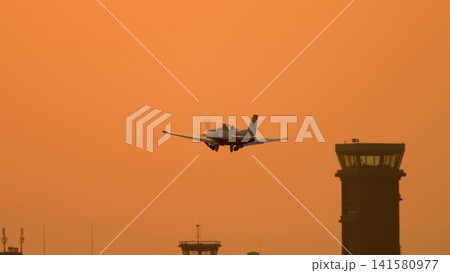 夕暮れに離陸する航空自衛隊T-7練習機 夕暮れに離陸する航空自衛隊T-7練習機 141580977