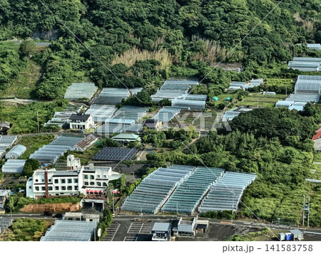 静岡県静岡市の農村地帯とビニールハウスを捉えた空撮写真 静岡県静岡市の農村地帯とビニールハウスを捉えた空撮写真 141583758