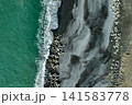 静岡市の黒砂海岸と消波ブロックを捉えた空撮写真 141583778