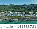 静岡市久能の海岸線とビニールハウスを捉えた空撮写真 141583781