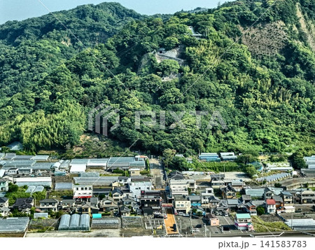静岡市久能山周辺の山間農村集落を捉えた空撮写真 静岡市久能山周辺の山間農村集落を捉えた空撮写真 141583783
