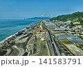 静岡市の黒砂浜・海岸線と工事現場を捉えた空撮写真 141583791