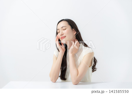 女性 スキンケア 女性 スキンケア 141585550