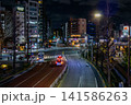 夜の街を走る車 141586263