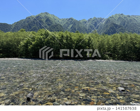 快晴の夏の梓川(上高地 ※長野県松本市、撮影時期:7月) 快晴の夏の梓川(上高地 ※長野県松本市、撮影時期:7月) 141587638
