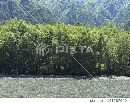 快晴の夏の梓川(上高地 ※長野県松本市、撮影時期:7月) 快晴の夏の梓川(上高地 ※長野県松本市、撮影時期:7月) 141587640