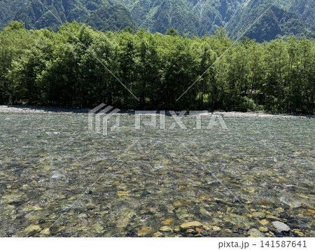 快晴の夏の梓川(上高地 ※長野県松本市、撮影時期:7月) 快晴の夏の梓川(上高地 ※長野県松本市、撮影時期:7月) 141587641