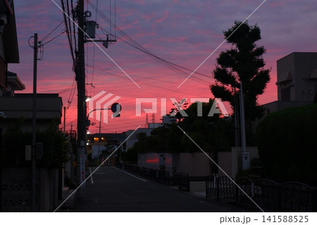 夏の真っ赤な夕焼け 夏の真っ赤な夕焼け 141588525