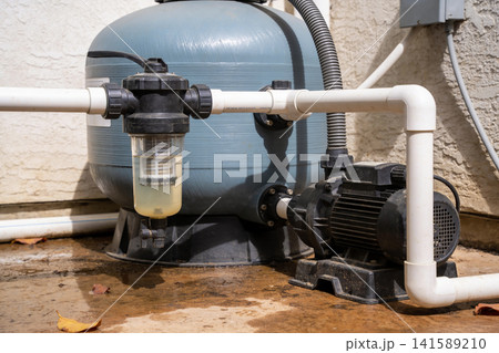 Swimming pool filter and pump system with clear debris trap Swimming pool filter and pump system with clear debris trap 141589210