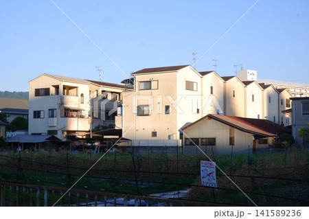 夕暮れの住宅街 夕暮れの住宅街 141589236