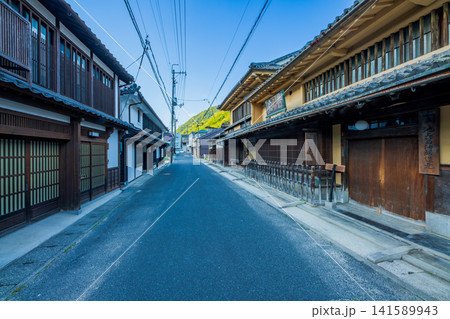 岡山県 高梁市 本町通りの町並み 岡山県 高梁市 本町通りの町並み 141589943