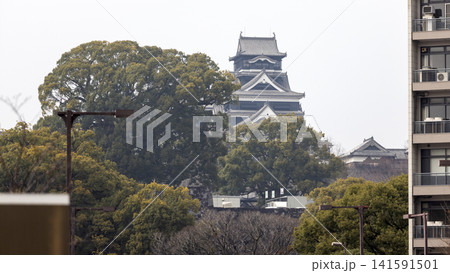 Kumamoto Castle stands proudly against the winter sky Kumamoto Castle stands proudly against the winter sky 141591501