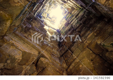タ・ソム寺院の天井穴から差し込む光 タ・ソム寺院の天井穴から差し込む光 141592390