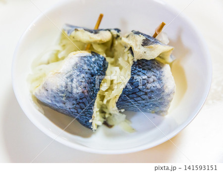 スロバキアの伝統的な魚料理・ニシンの酢漬けロール　バルデヨフのローカルグルメ 141593151