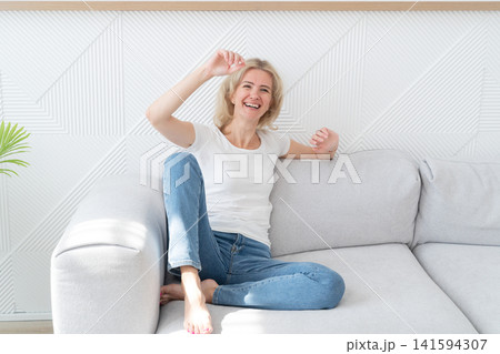 Lifestyle with happy 40s woman 141594307