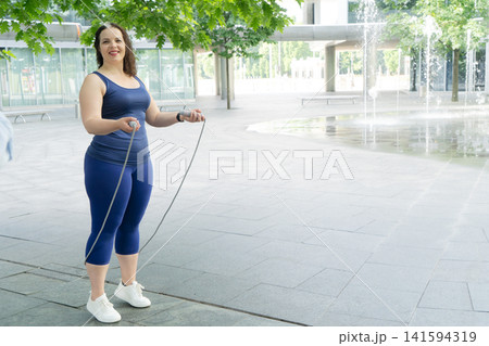 woman and sports 141594319