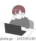 こめかみを押さえる男性 141595140