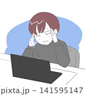 こめかみを押さえる男性 背景 141595147