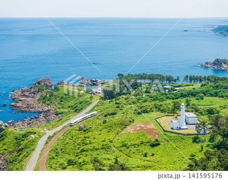 「青森県」種差海岸と東北エモーション(レストラン列車)の風景 八戸市 「青森県」種差海岸と東北エモーション(レストラン列車)の風景 八戸市 141595176