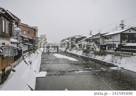 雪の飛騨高山 141595890