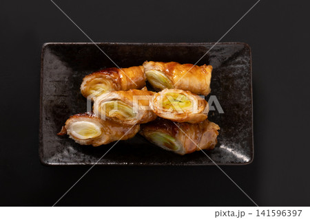 長ネギ 豚バラ巻き 焼き 長ネギ 豚バラ巻き 焼き 141596397