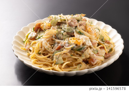 パスタサラダ（きゅうり　ウィンナー　卵　マヨネーズ　粒マスタード） 141596578