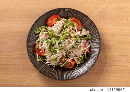 ［宮城県産　豚肩ロース］豚しゃぶサラダ 141596674