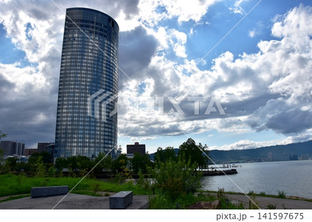 滋賀県大津市　プリンスホテルと琵琶湖と夏空 141597675